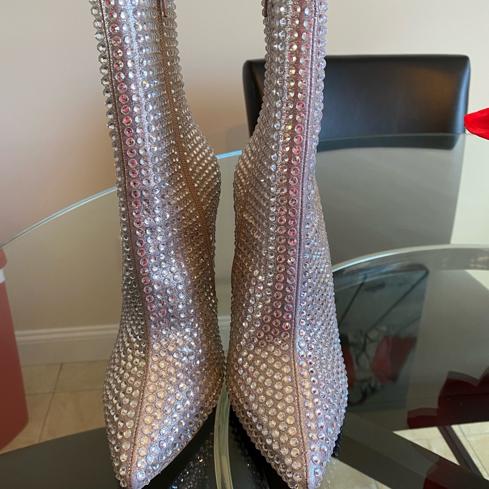 Steve Madden Boot size 8.5 Silver